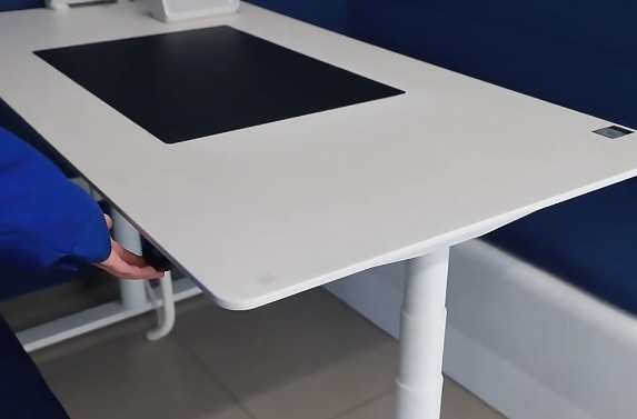 2025-6-5-Height調整可能なDesk4179