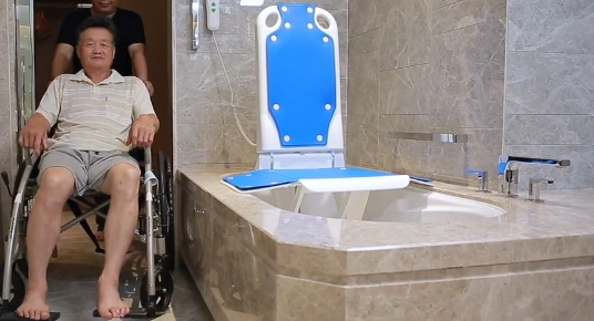 2025-7-10-Bath Lift3862